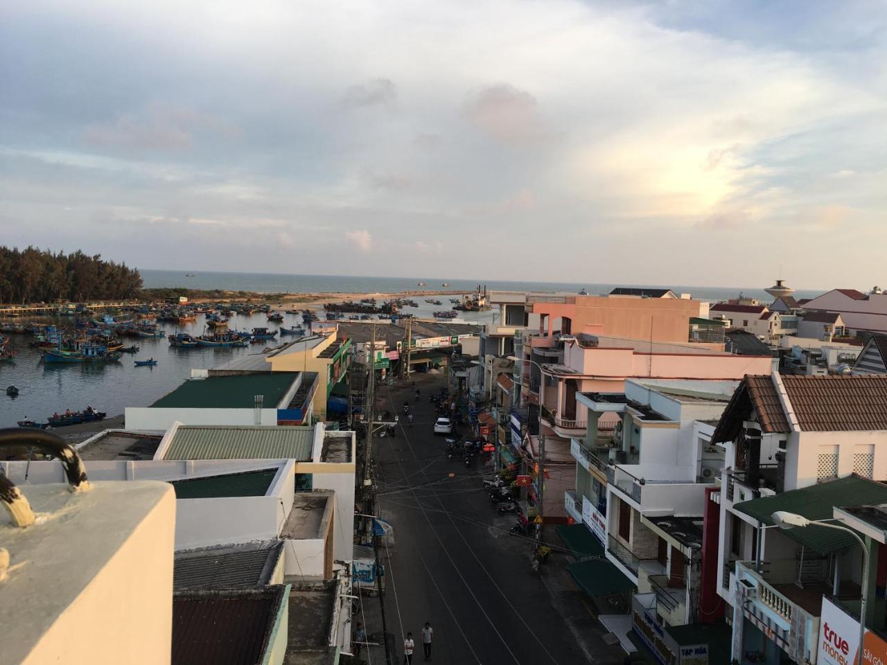Hotel Tan Phu Lagi Bagian luar foto