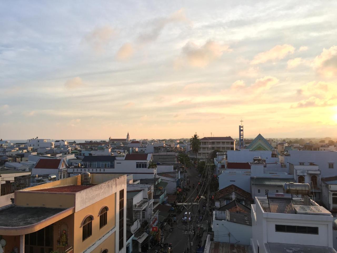 Hotel Tan Phu Lagi Bagian luar foto