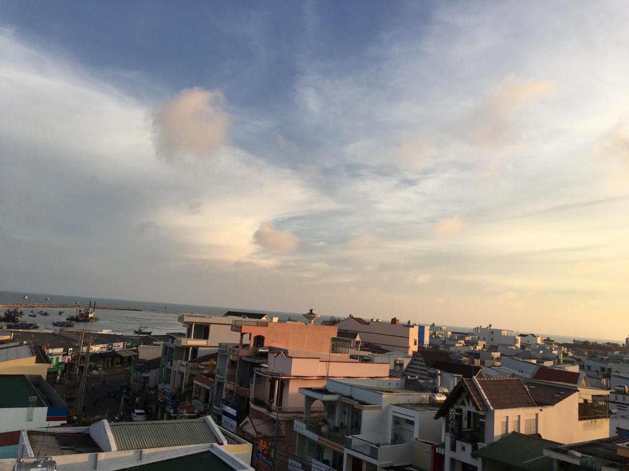 Hotel Tan Phu Lagi Bagian luar foto