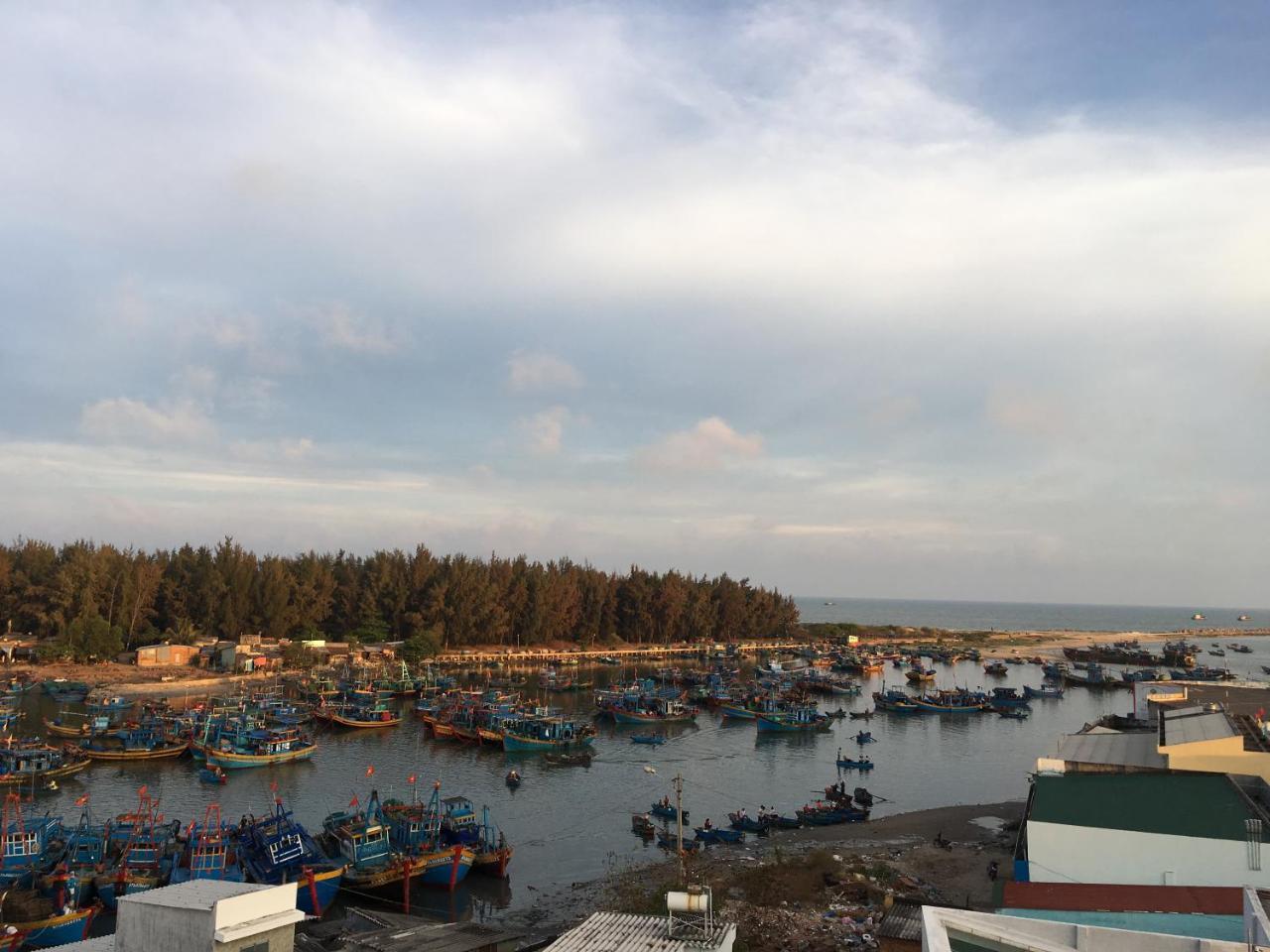 Hotel Tan Phu Lagi Bagian luar foto